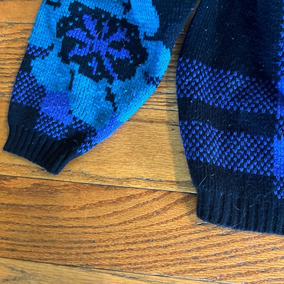 Vintage Elizabeth Lauren sweater size small - Picture 2 of 6